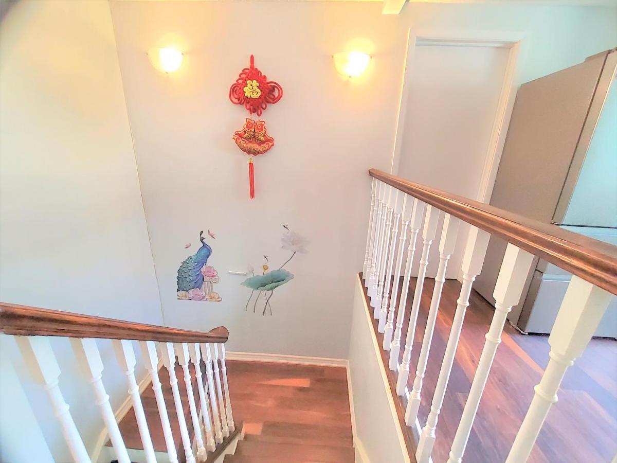 トロントCozy And Quiet House With Swimming Poolアパートメント エクステリア 写真