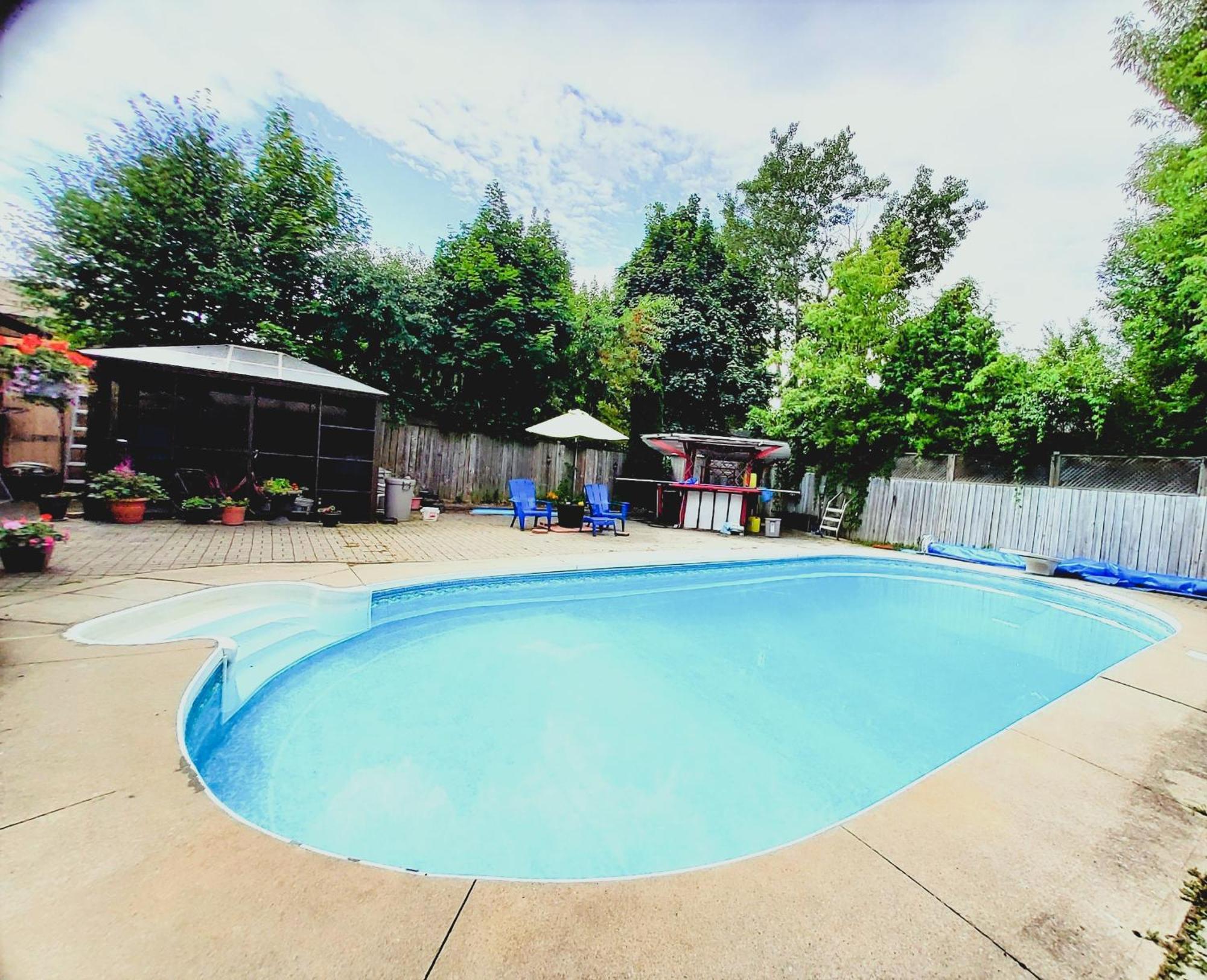 トロントCozy And Quiet House With Swimming Poolアパートメント エクステリア 写真