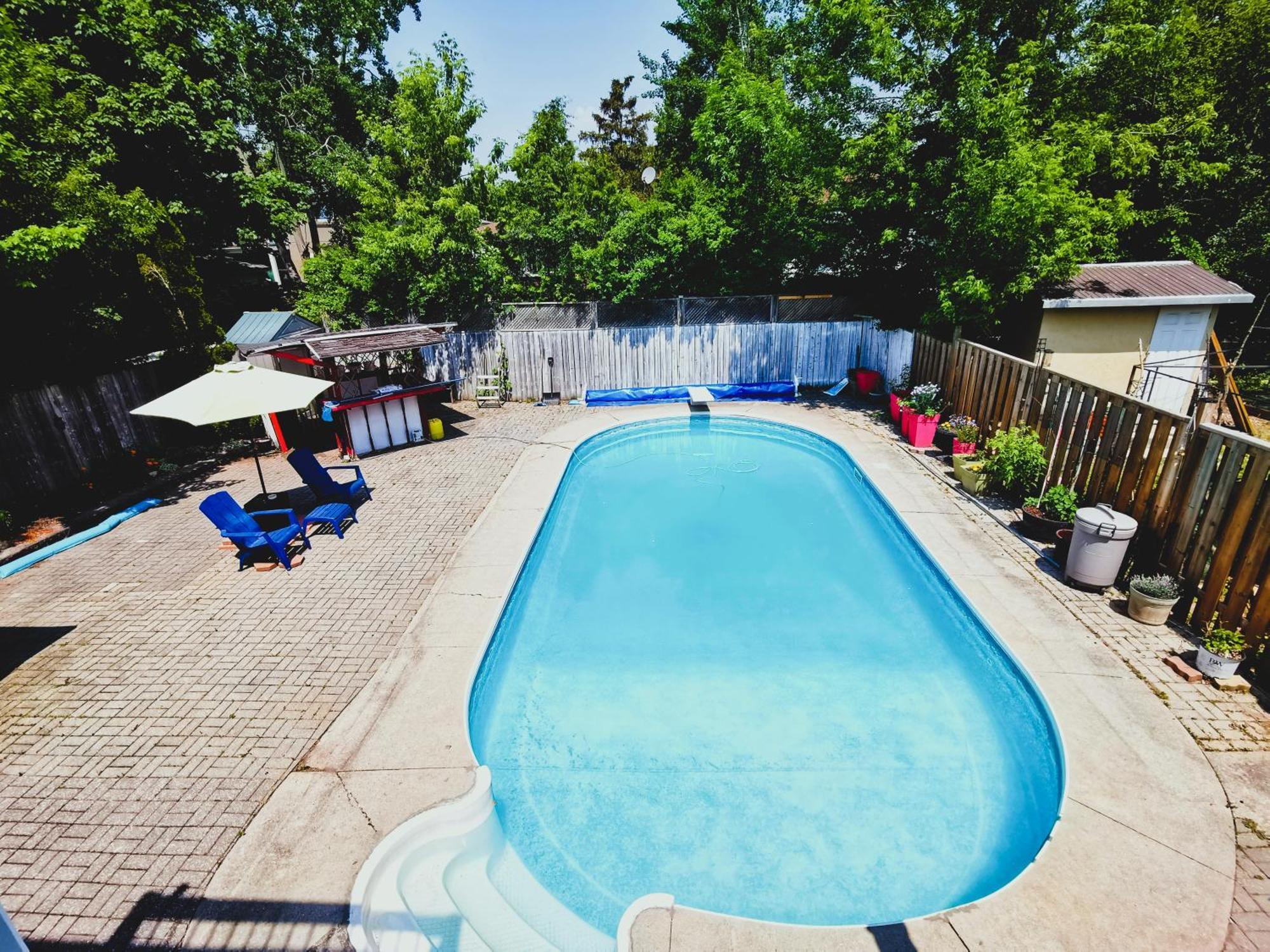 トロントCozy And Quiet House With Swimming Poolアパートメント エクステリア 写真